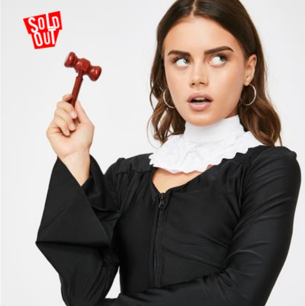 Judge dress